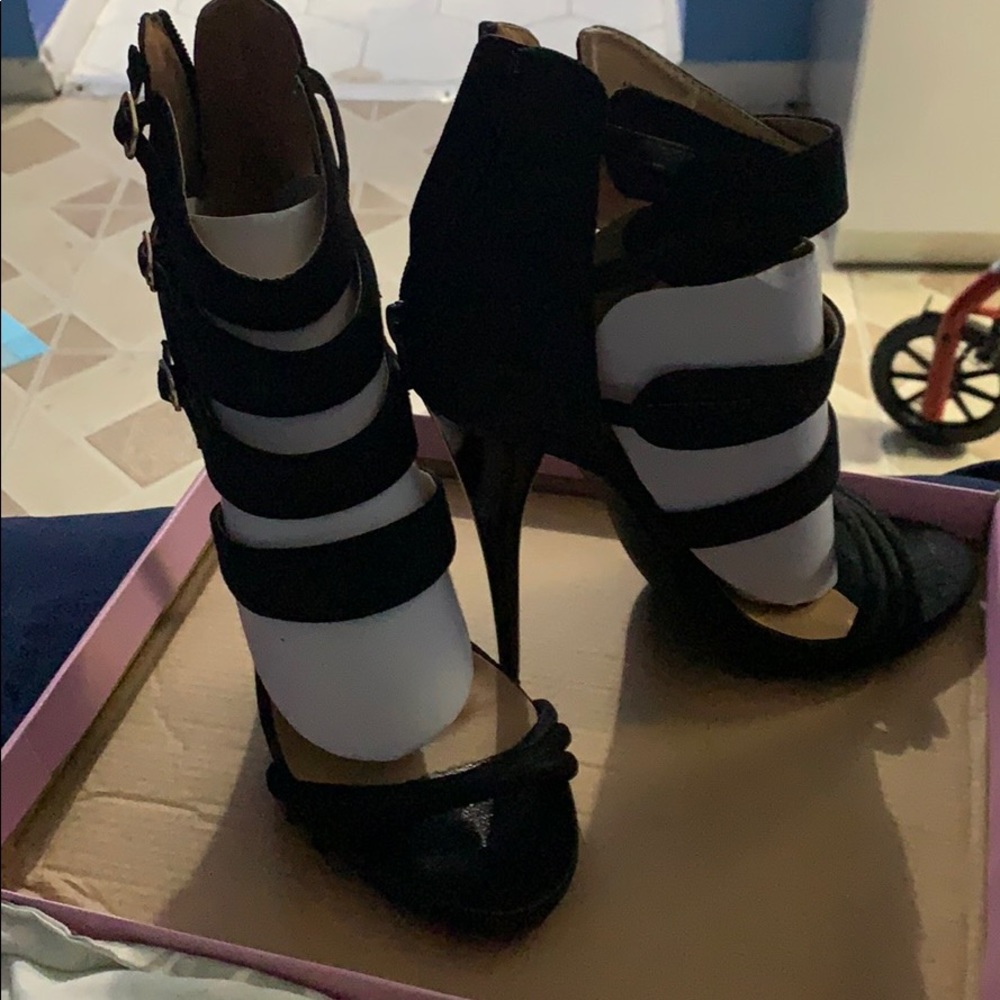 High heals - Picture 2 of 2